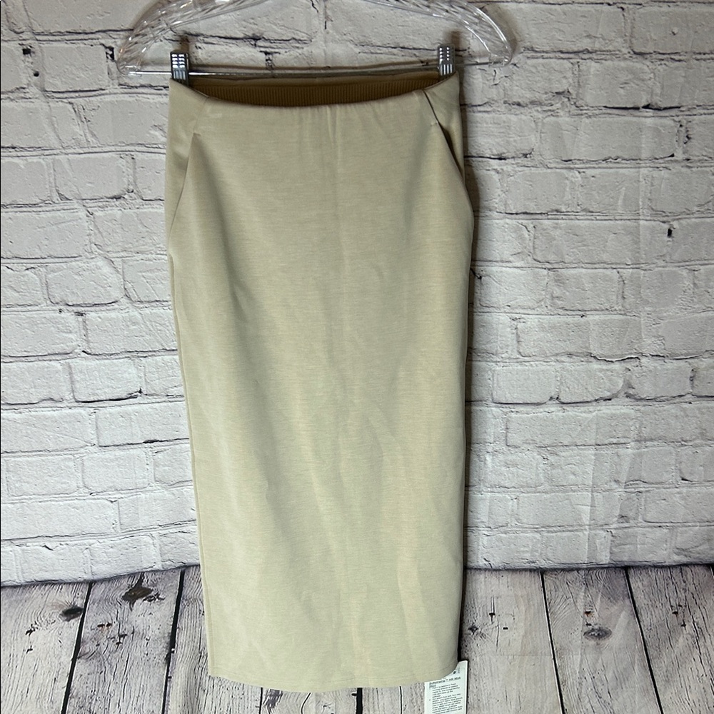 NWT Lululemon Softstreme HR midi skirt size 4